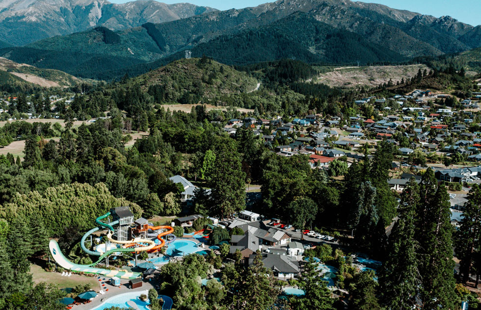 Hanmer Springs alpine scenery and thermal pools on a tour from Christchurch, New Zealand